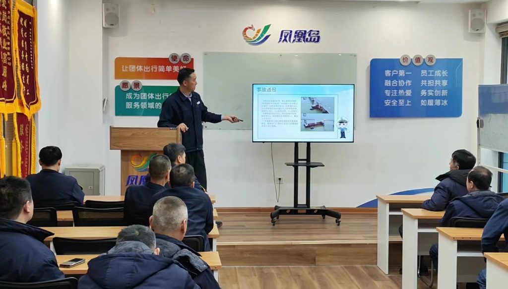 凤凰周报2024年06期|凤凰岛出行助力嘉沐幼儿园采摘之旅；凤凰岛出行举办驾驶员安全服务培训与考试