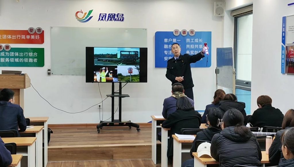 凤凰周报2024年08期|凤凰岛出行举办安全生产消防应急培训；凤凰岛出行助力区工商联共建联建主题活动成功举办