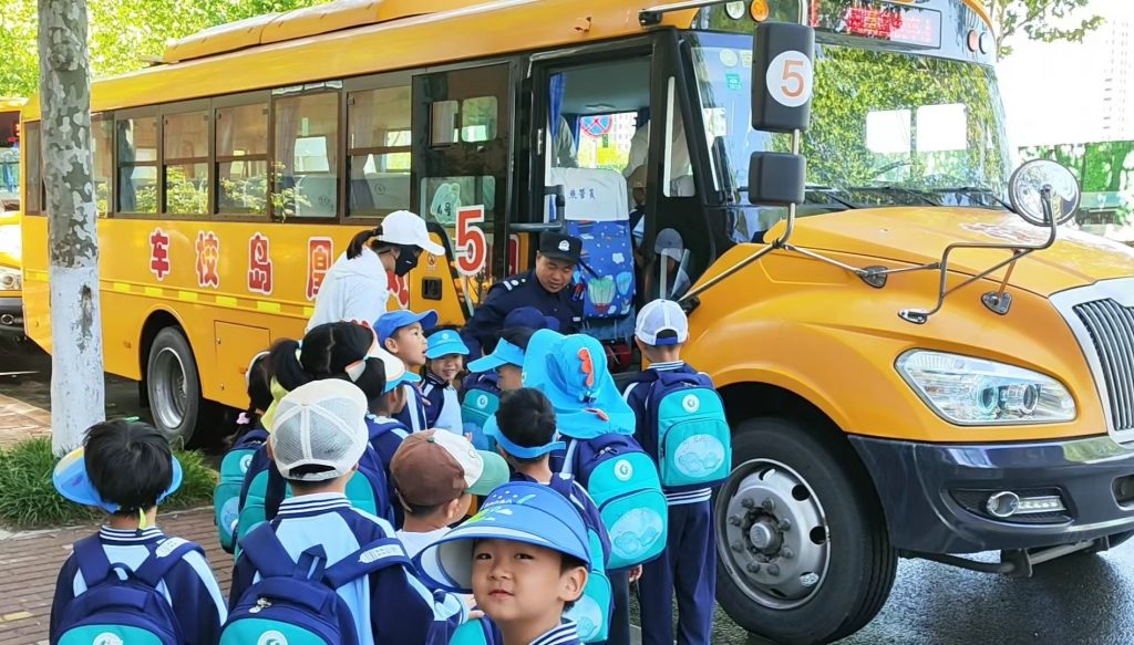 凤凰周报2024年10期|凤凰岛出行保障福瀛迪贝尔幼儿园春游用车；凤凰岛出行举办驾驶员安全教育培训