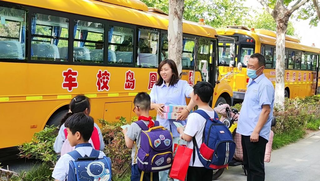 凤凰周报2024年11期|凤凰岛校车为学生乘客庆祝“六一”儿童节；凤凰岛出行召开5月份安全例会
