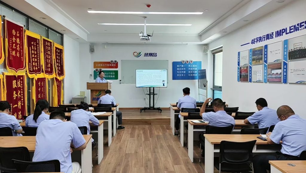 凤凰周报2024年15期|凤凰岛出行召开7月份安全例会；凤凰岛出行多措并举战高温保畅通