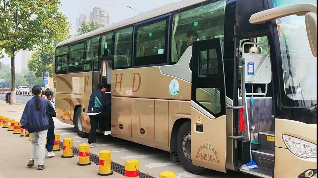 凤凰周报2024年19期|凤凰岛出行保障青职学院参观活动用车；凤凰岛出行召开9月份安全例会